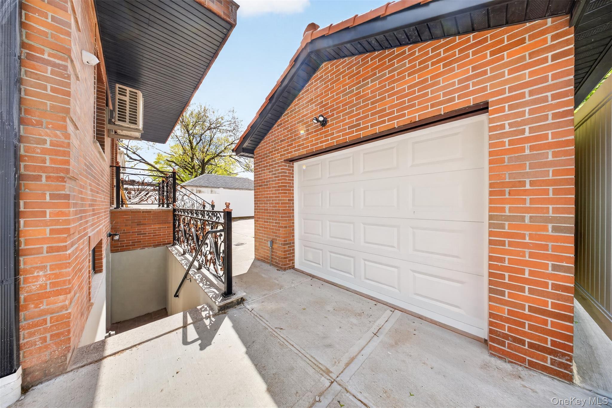 Single Family 168th Street  Queens, NY 11366, MLS-1041993-40