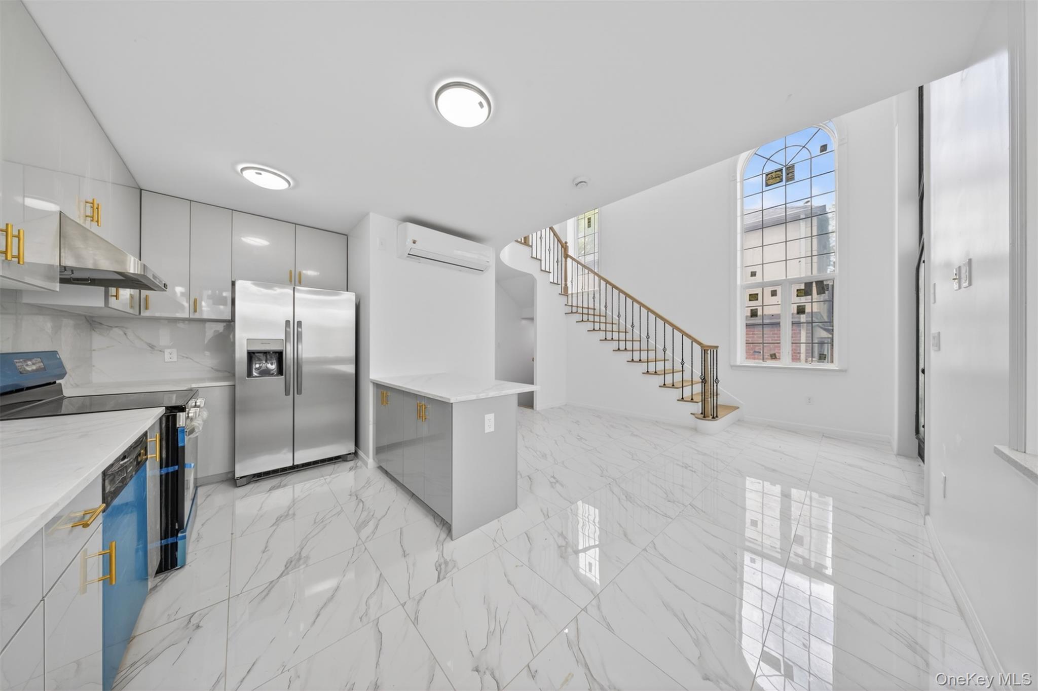 Single Family 168th Street  Queens, NY 11366, MLS-1041993-8