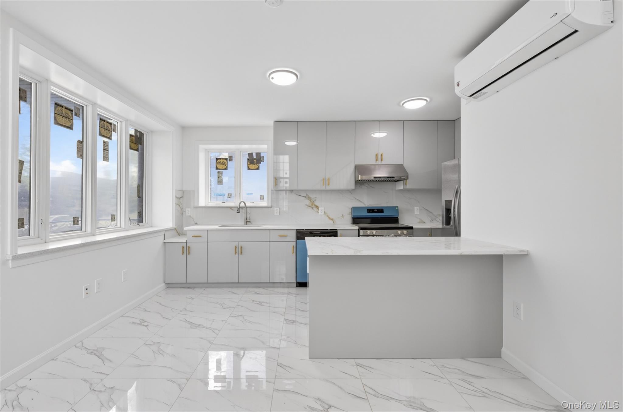 Single Family 168th Street  Queens, NY 11366, MLS-1041993-9