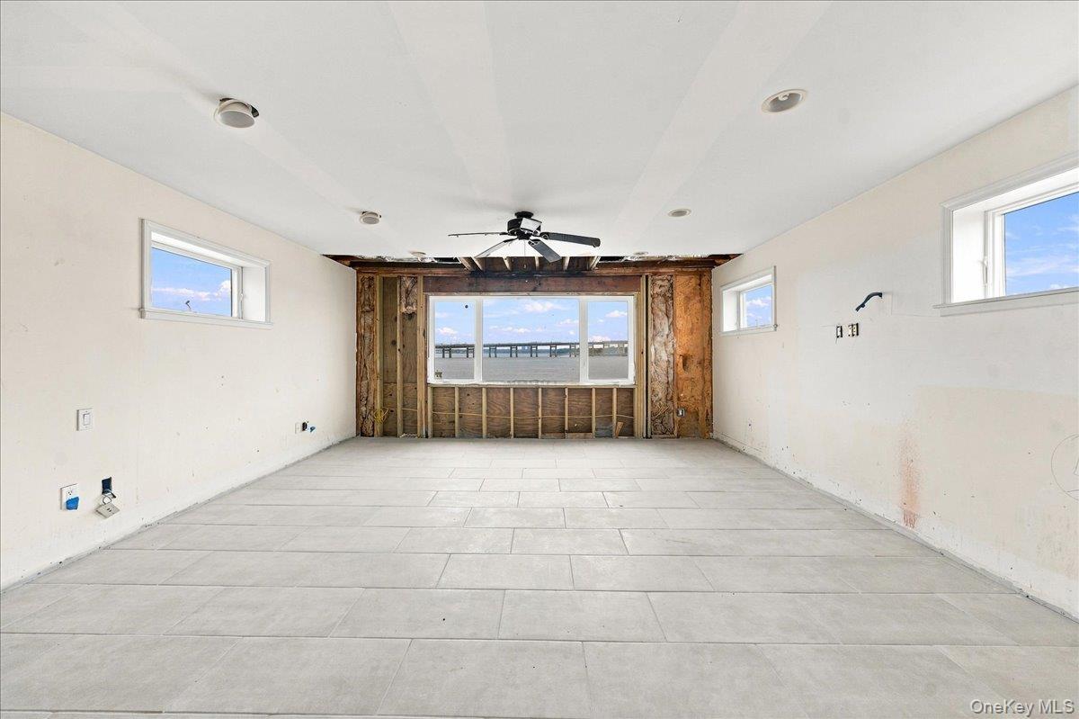 Single Family Tierney Place Bronx, NY 10465, MLS-1042012-14