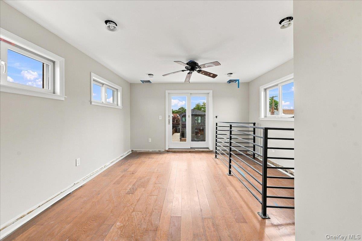 Single Family Tierney Place Bronx, NY 10465, MLS-1042012-18