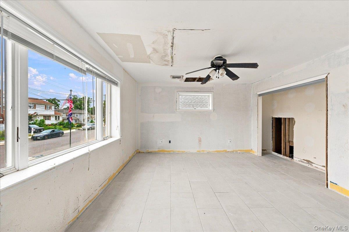 Single Family Tierney Place Bronx, NY 10465, MLS-1042012-20