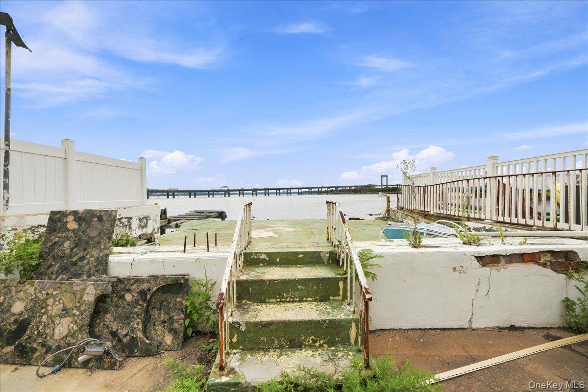 Single Family Tierney Place Bronx, NY 10465, MLS-1042012-4