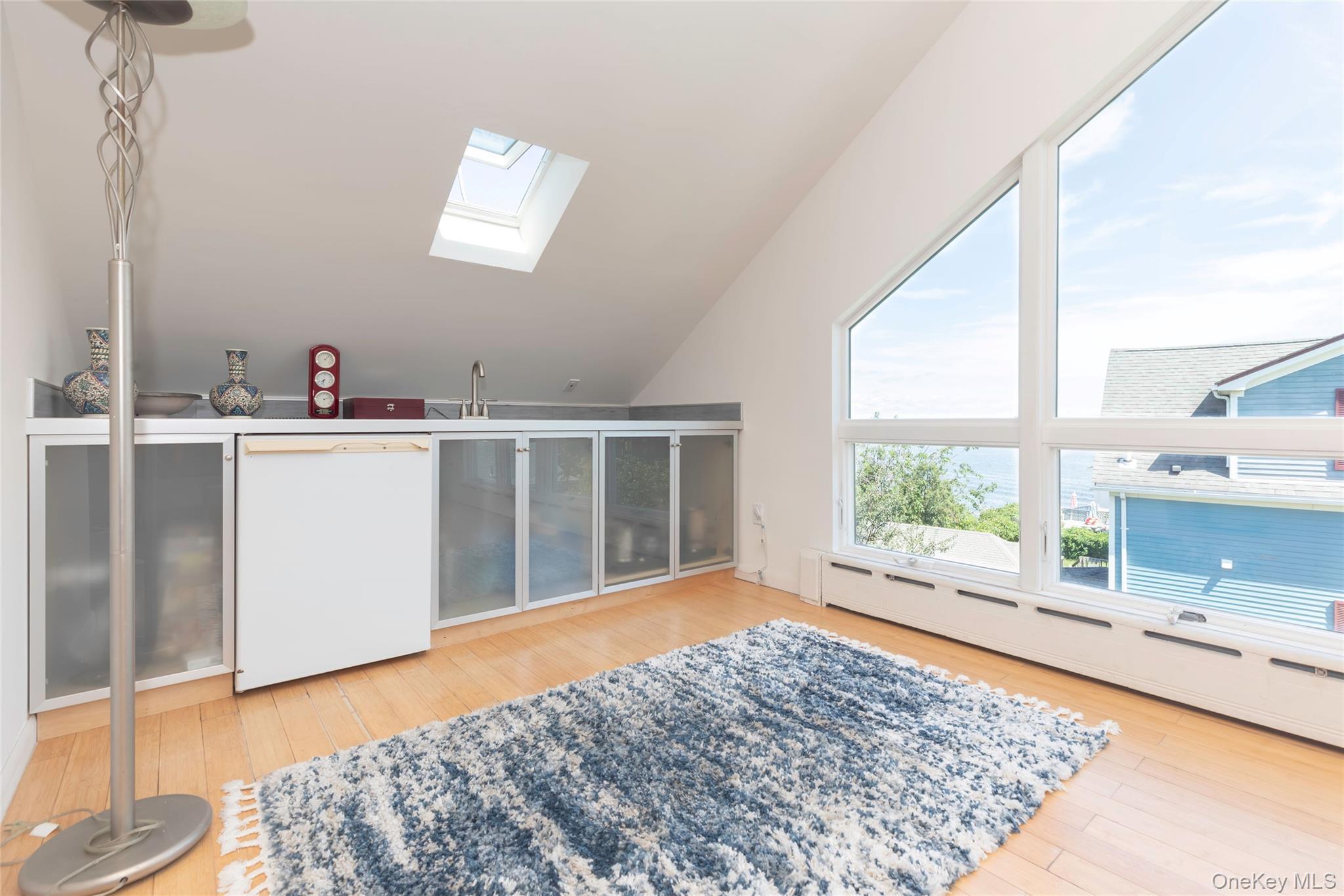 Single Family Minnieford Avenue  Bronx, NY 10464, MLS-1042030-23