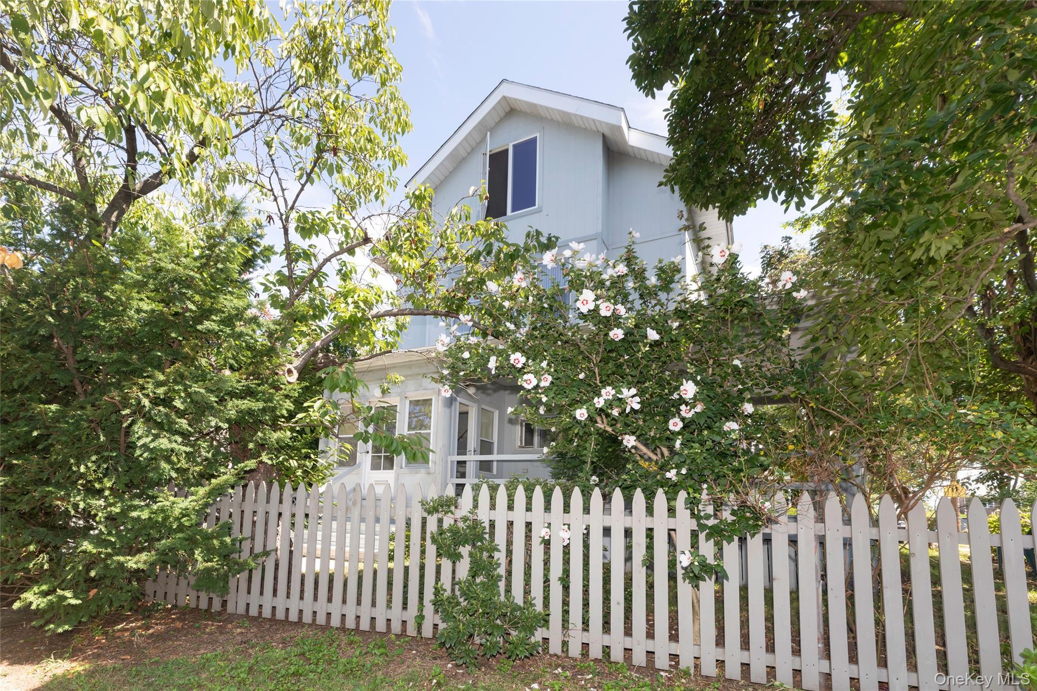 Single Family Minnieford Avenue  Bronx, NY 10464, MLS-1042030-3