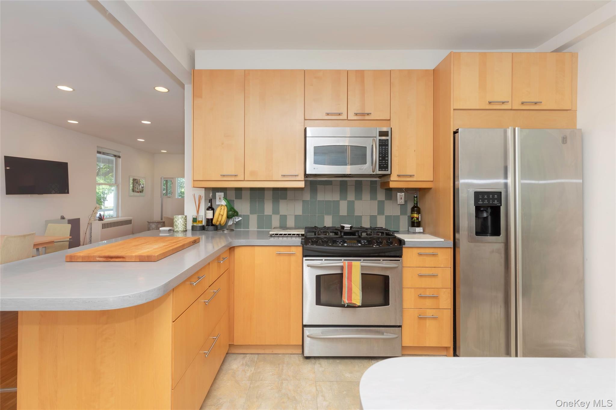Single Family Minnieford Avenue  Bronx, NY 10464, MLS-1042030-6