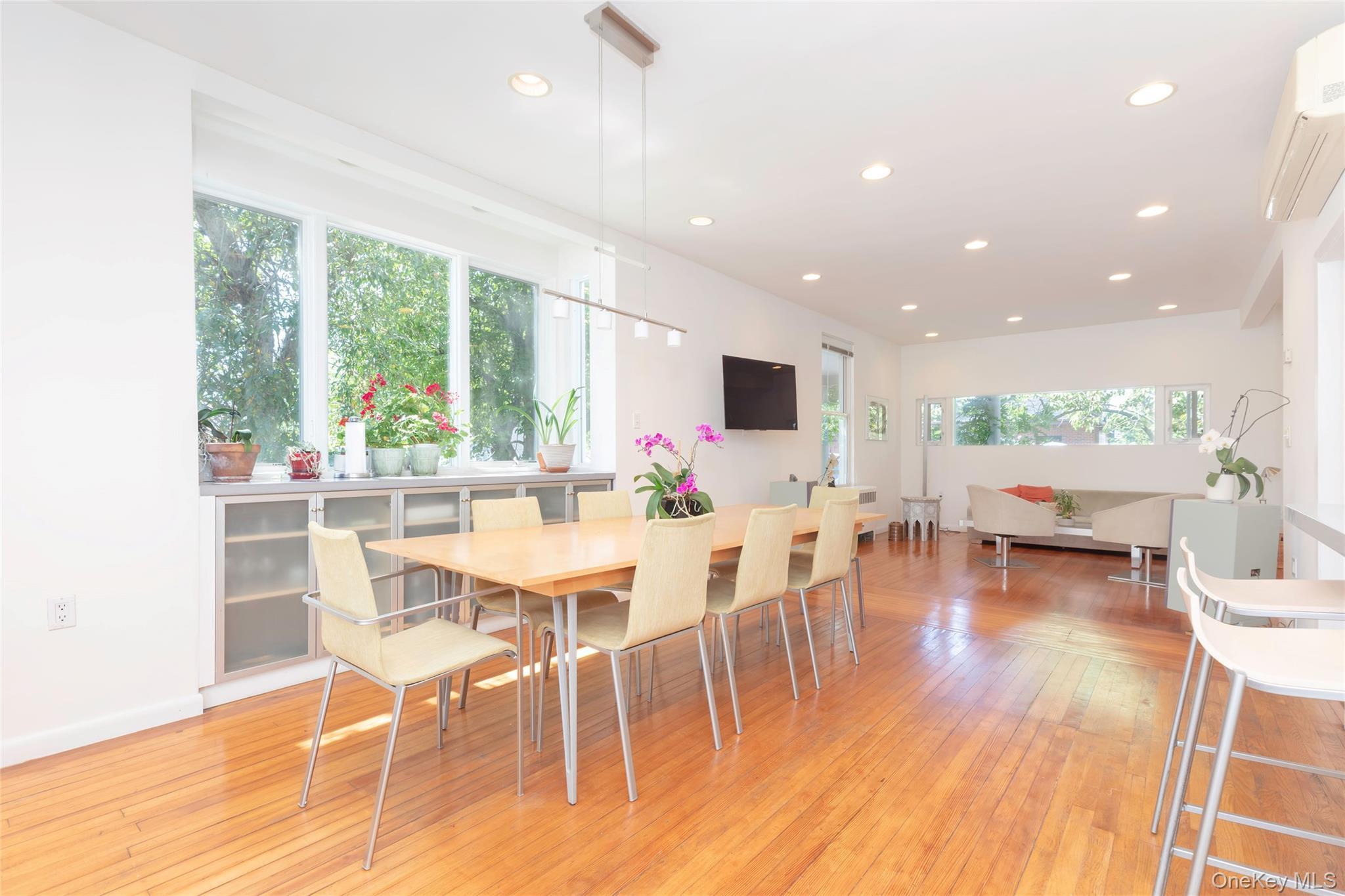 Single Family Minnieford Avenue  Bronx, NY 10464, MLS-1042030-8