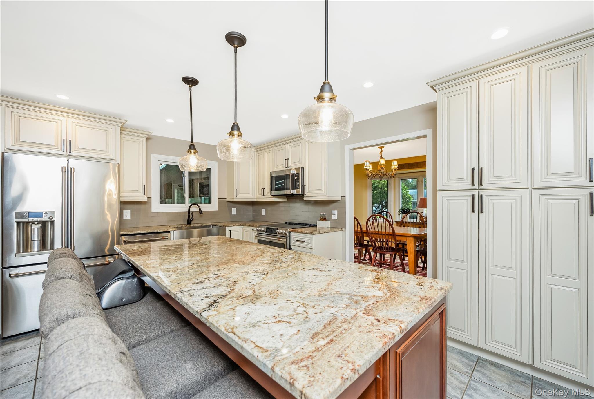 Single Family Melrose Lane  Suffolk County, NY 11725, MLS-1042052-10