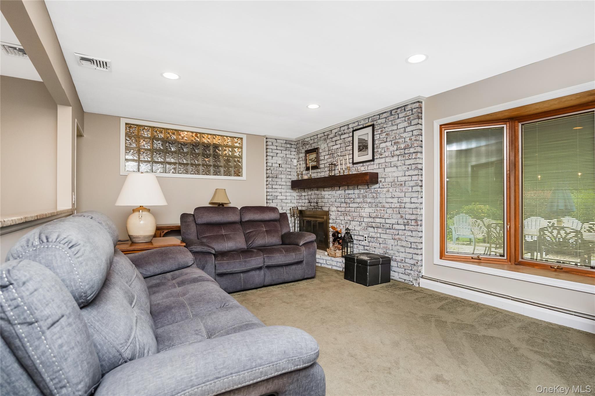 Single Family Melrose Lane  Suffolk County, NY 11725, MLS-1042052-14