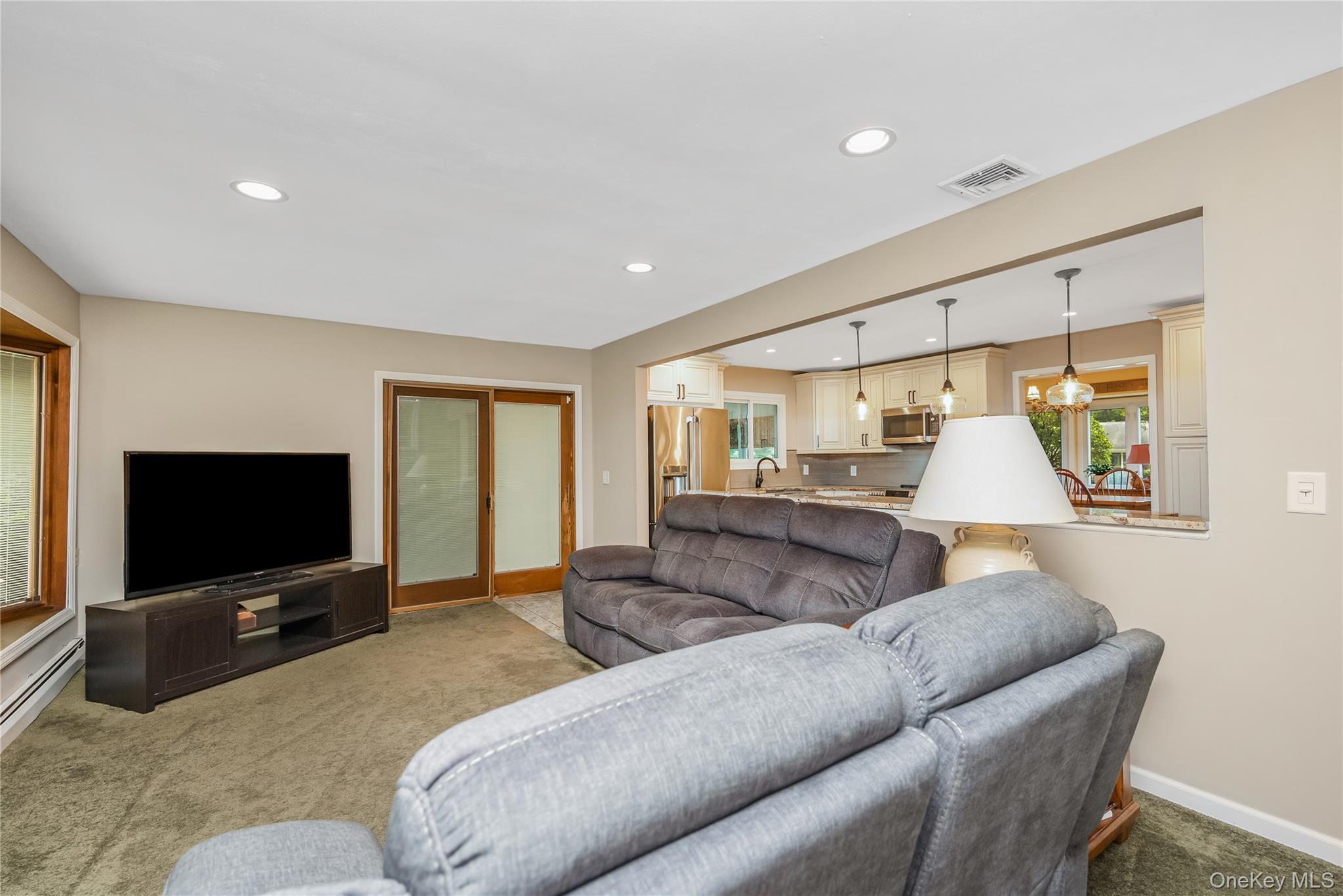 Single Family Melrose Lane  Suffolk County, NY 11725, MLS-1042052-16