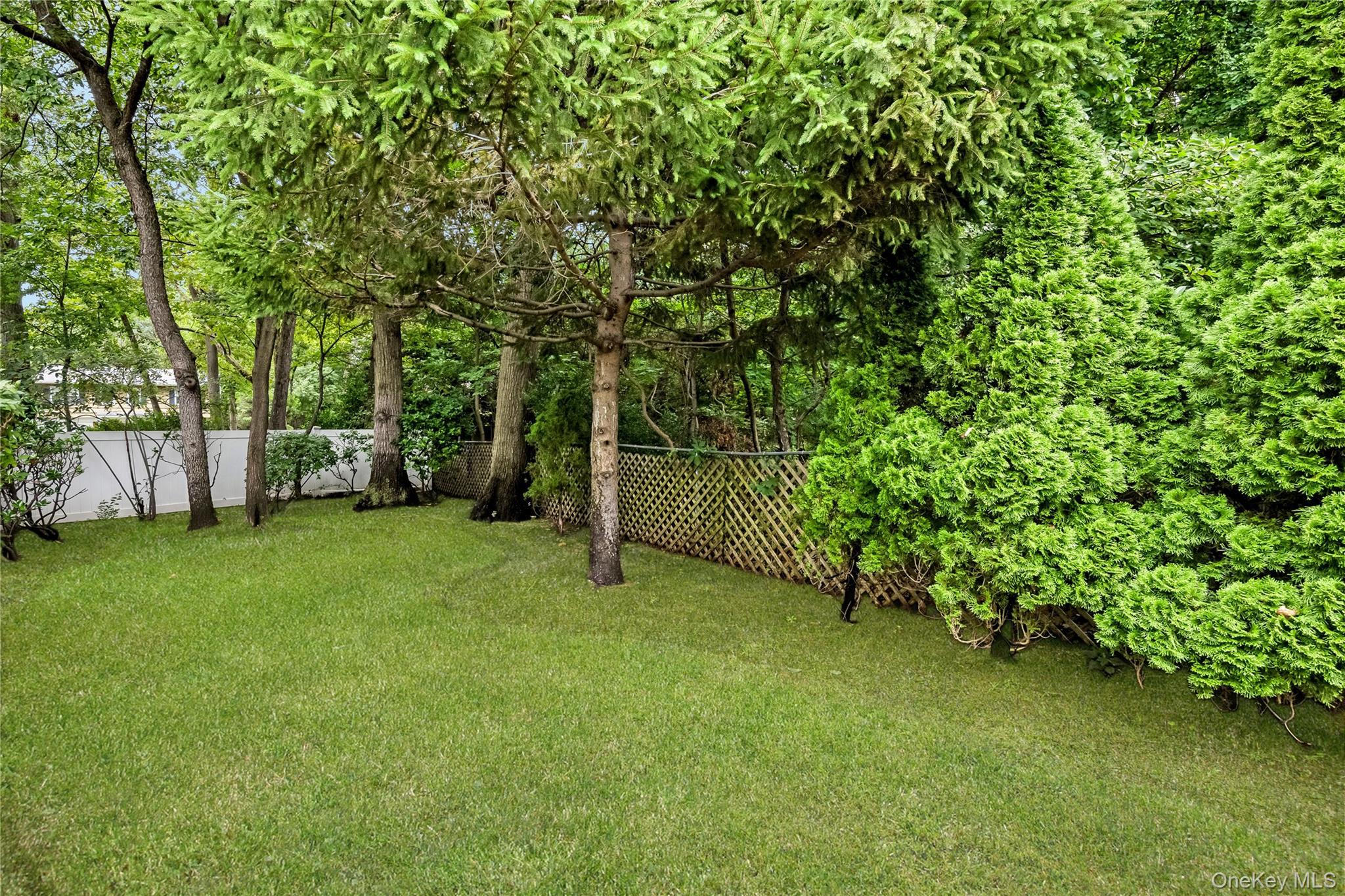 Single Family Melrose Lane  Suffolk County, NY 11725, MLS-1042052-37