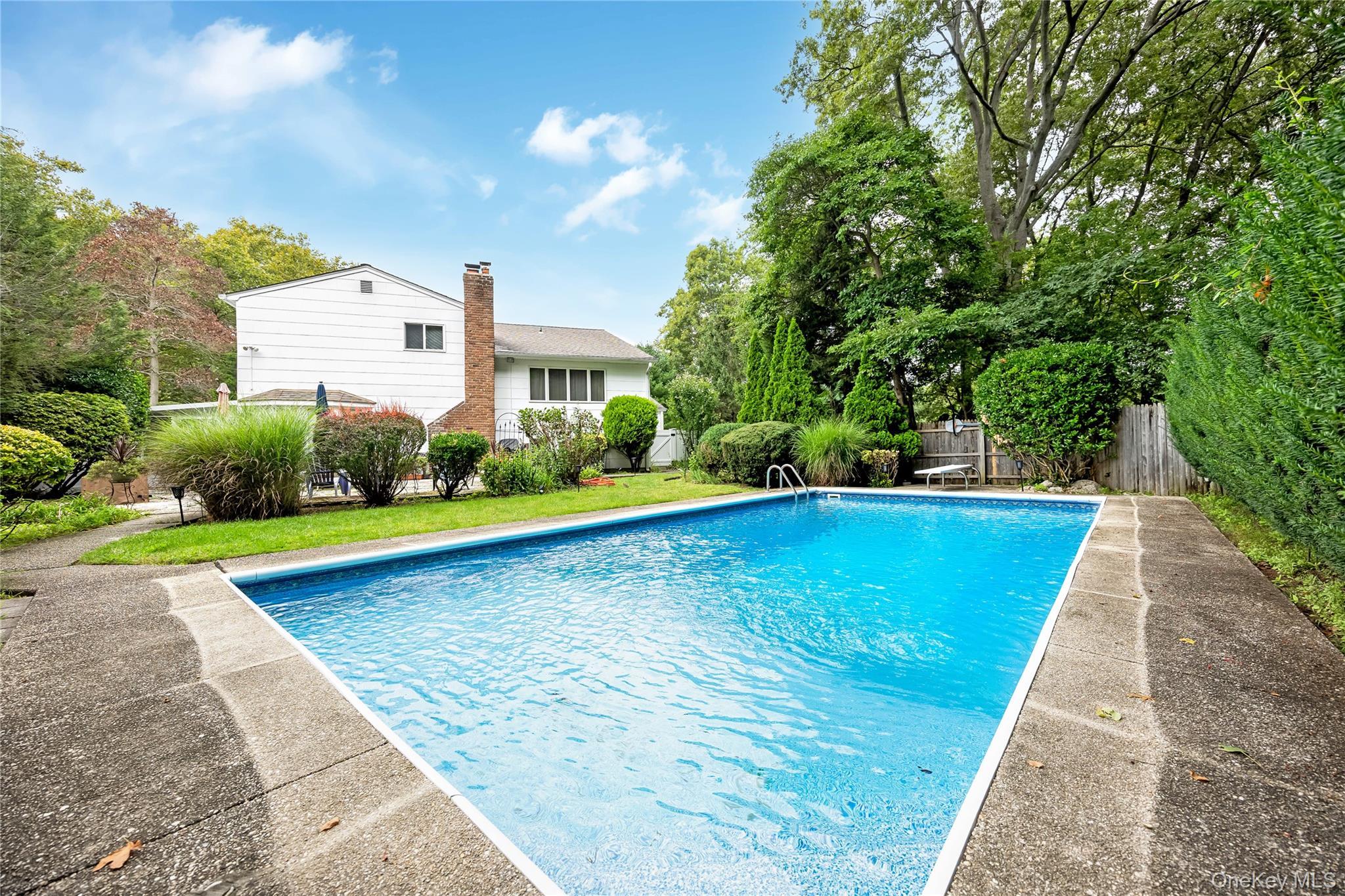 Single Family Melrose Lane  Suffolk County, NY 11725, MLS-1042052-41
