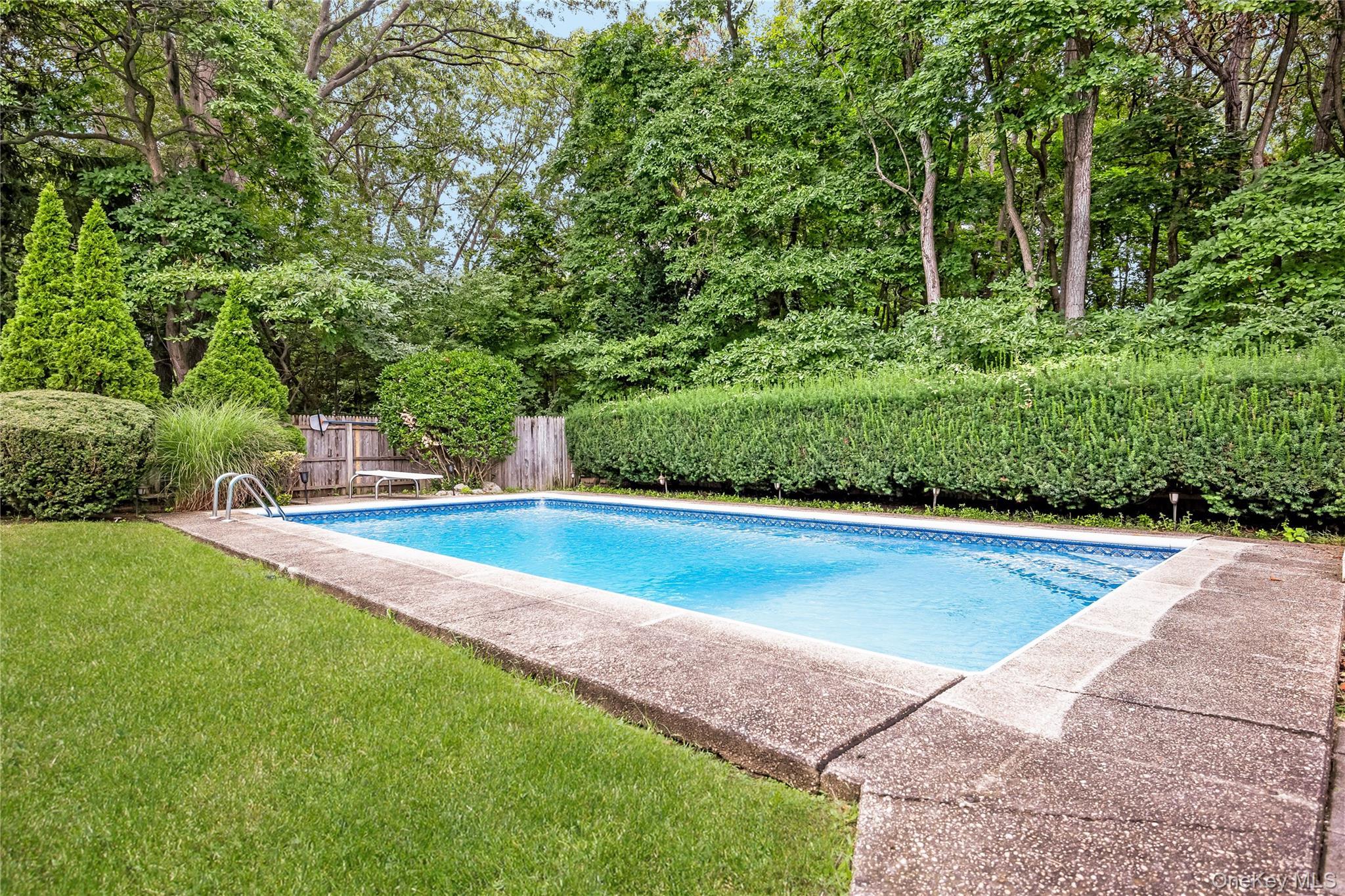 Single Family Melrose Lane  Suffolk County, NY 11725, MLS-1042052-43