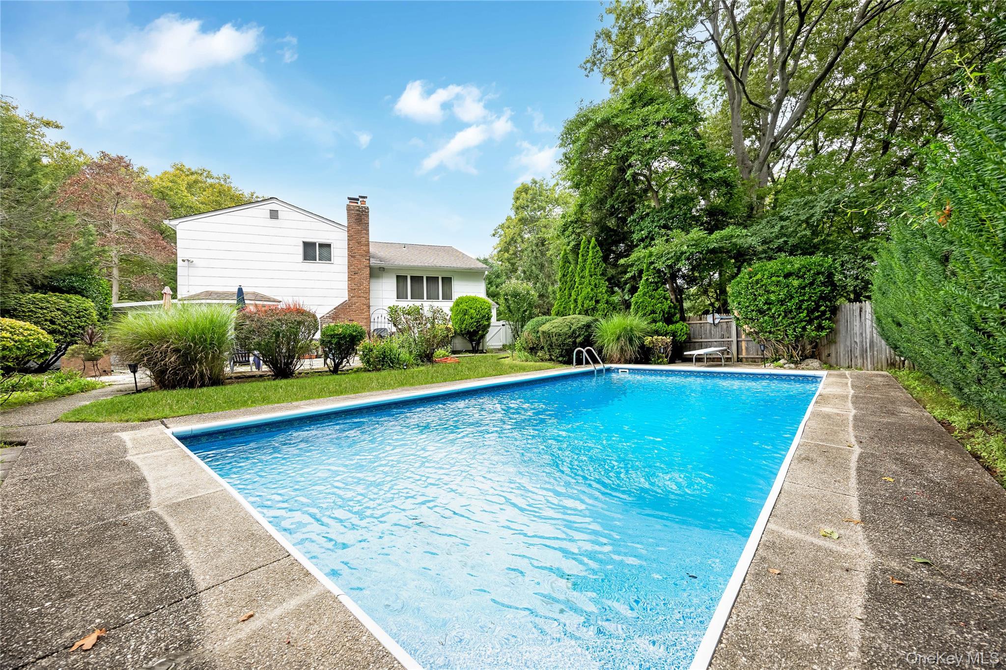Single Family Melrose Lane  Suffolk County, NY 11725, MLS-1042052-46