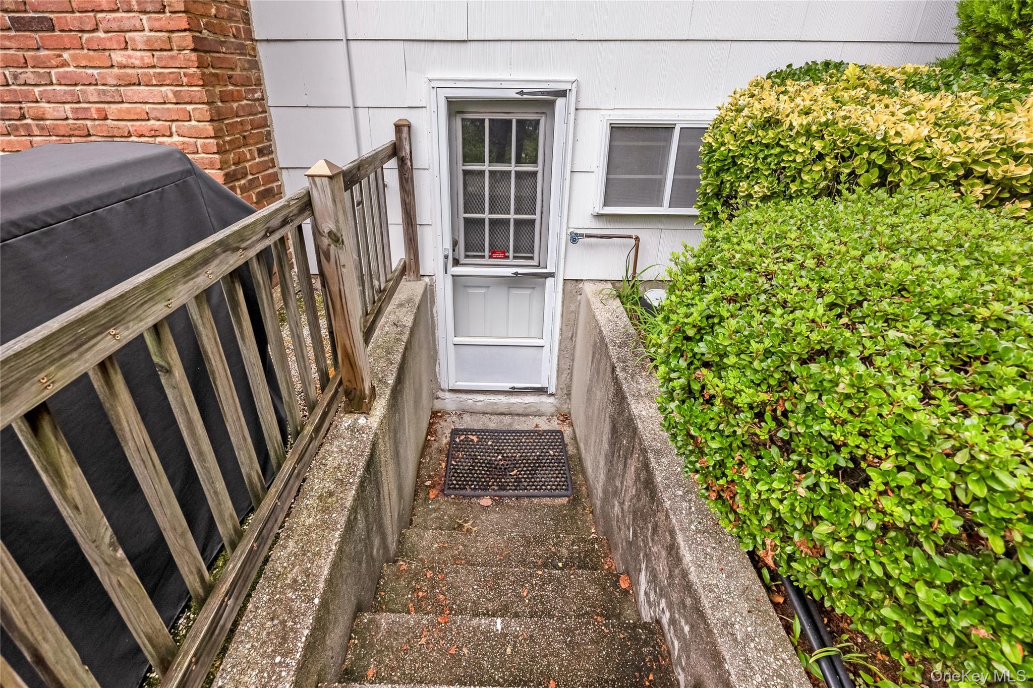 Single Family Melrose Lane  Suffolk County, NY 11725, MLS-1042052-47
