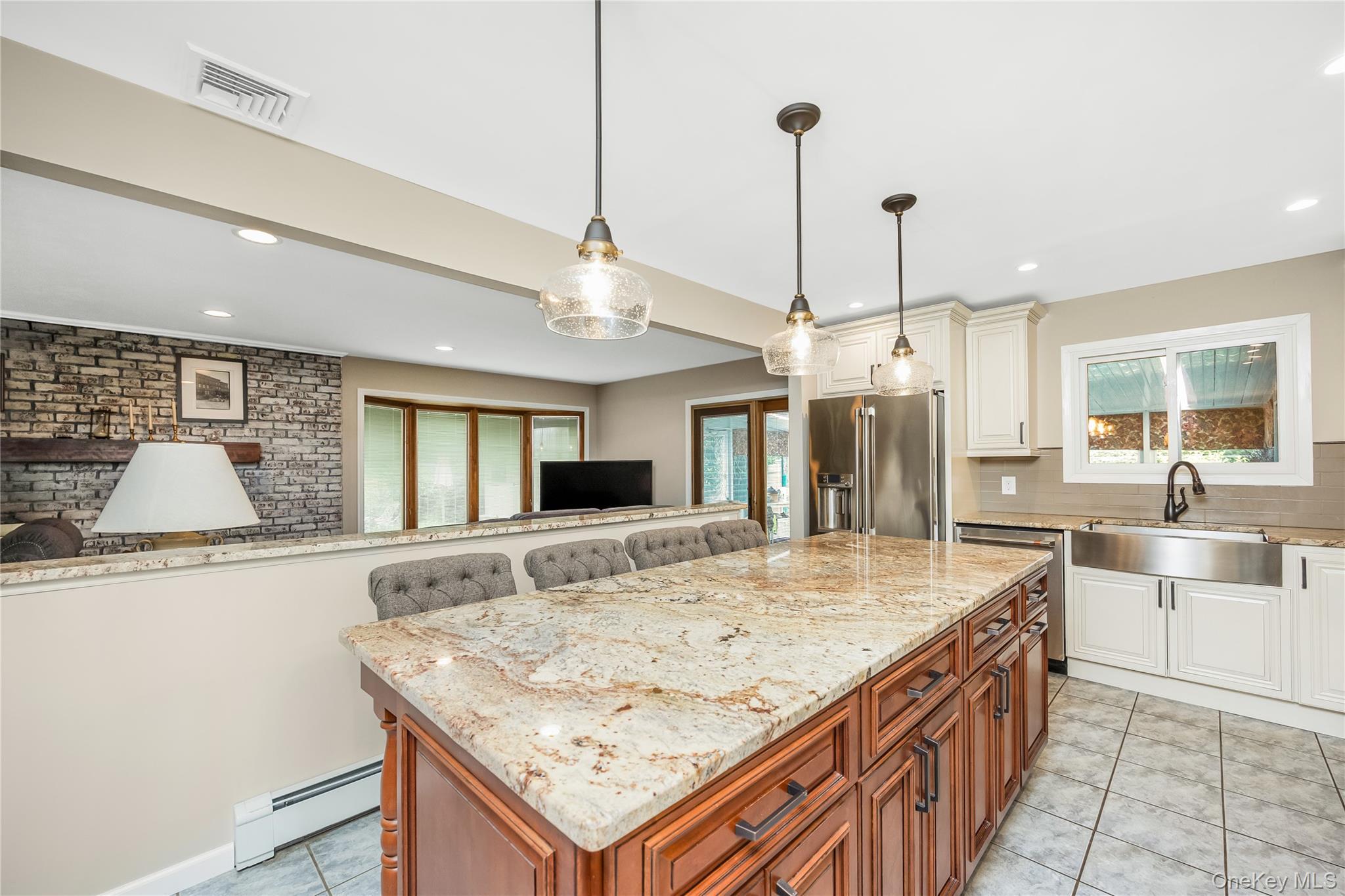 Single Family Melrose Lane  Suffolk County, NY 11725, MLS-1042052-9