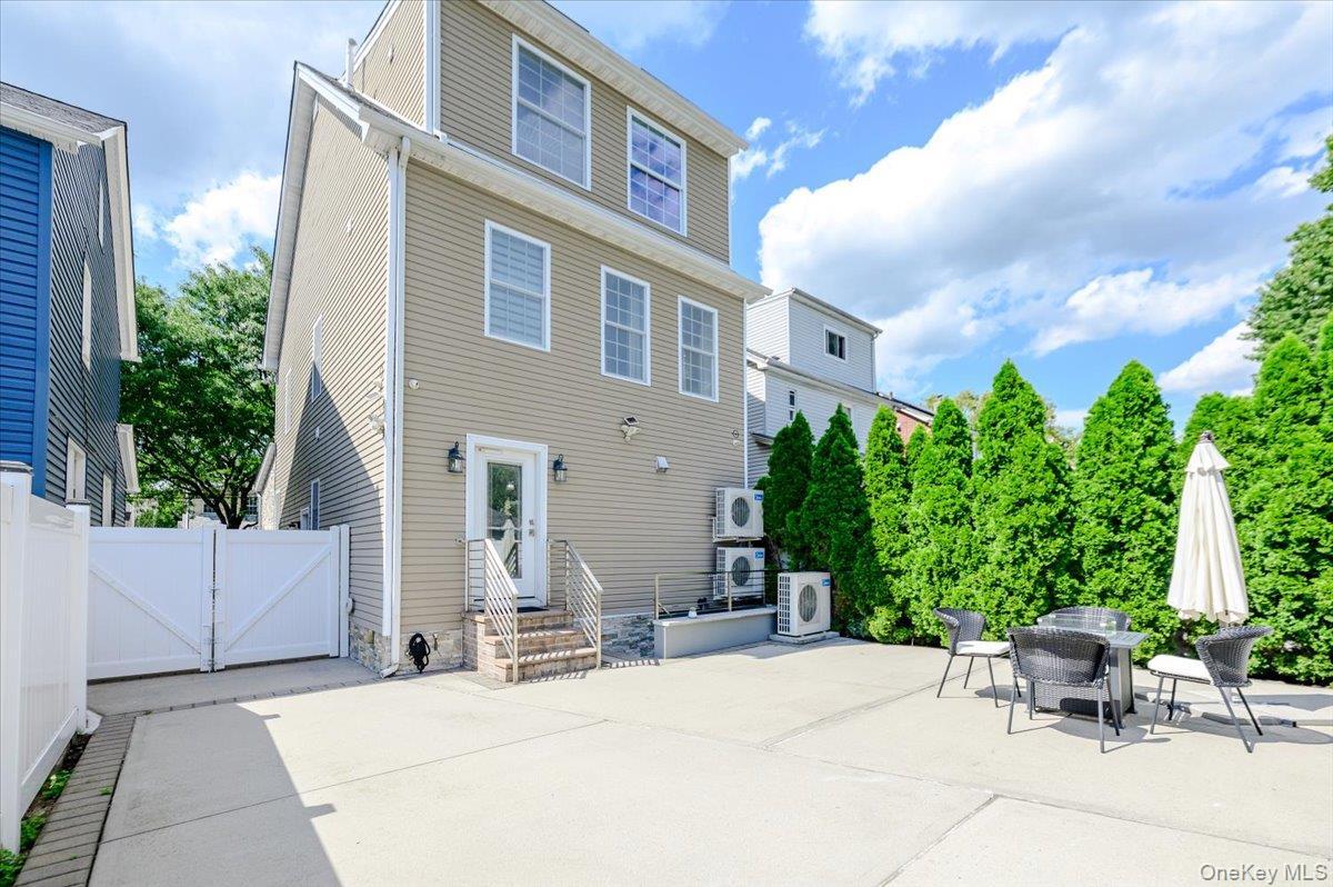 Single Family 240th Street Queens, NY 11426, MLS-1042088-25