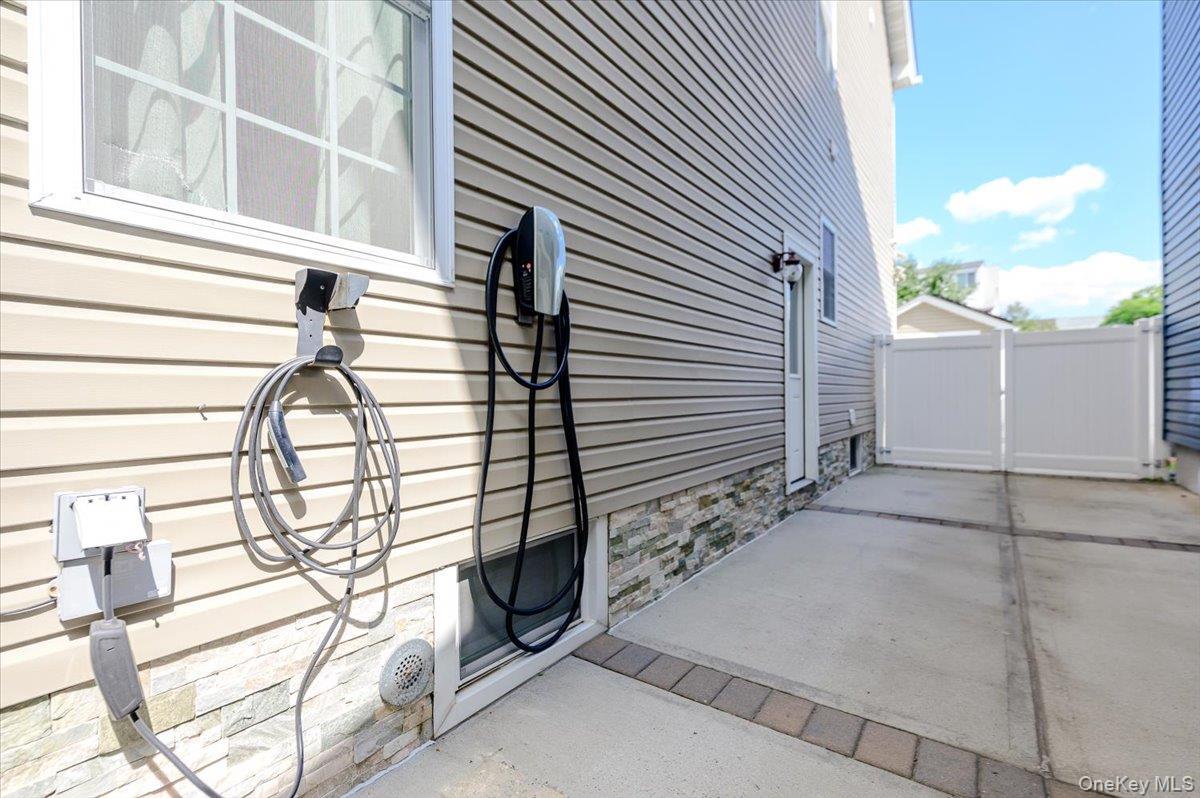 Single Family 240th Street  Queens, NY 11426, MLS-1042088-28