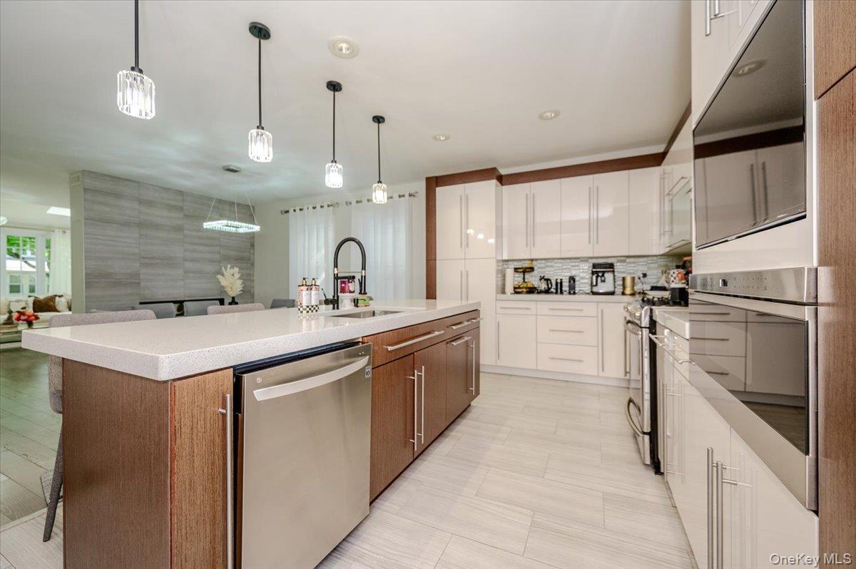 Single Family 240th Street Queens, NY 11426, MLS-1042088-8