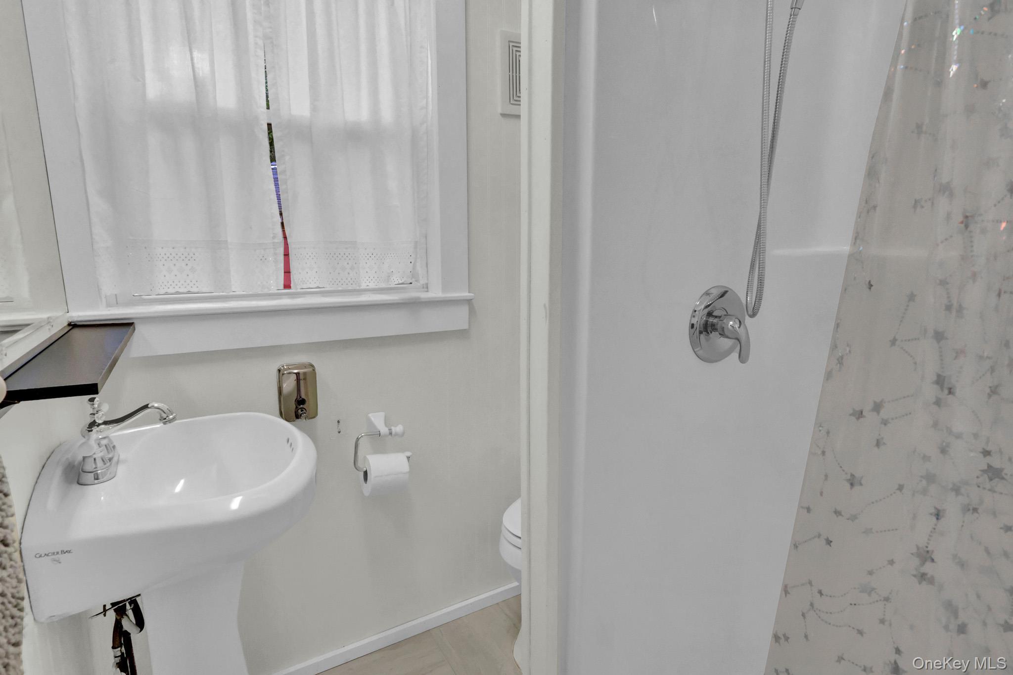 Single Family Cottage Road Suffolk County, NY 11933, MLS-1042120-13