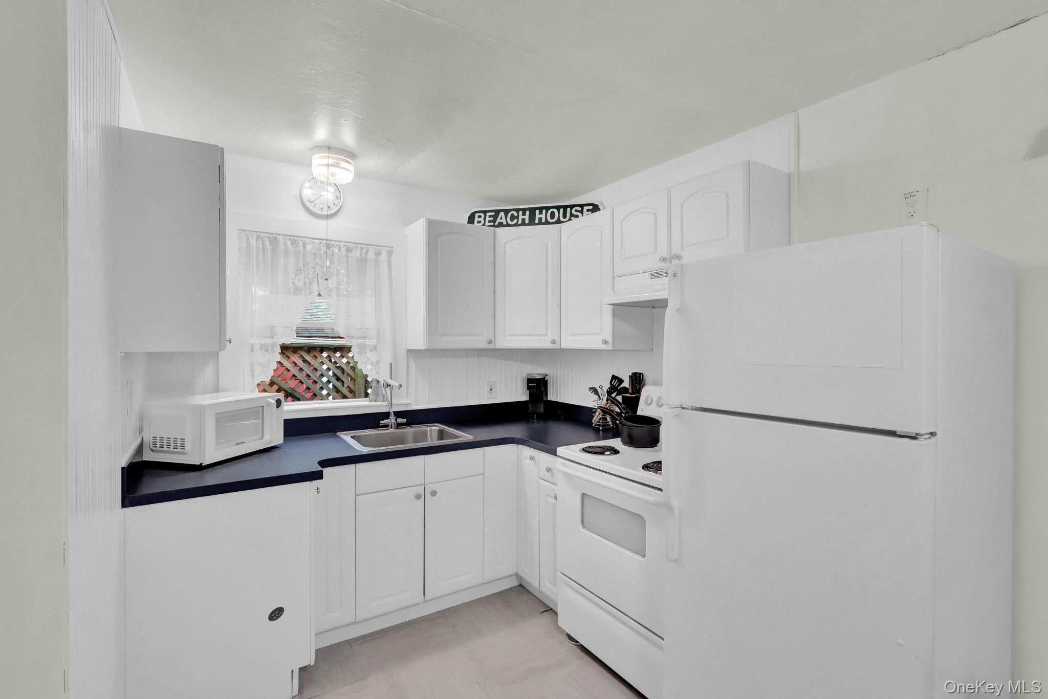 Single Family Cottage Road Suffolk County, NY 11933, MLS-1042120-4