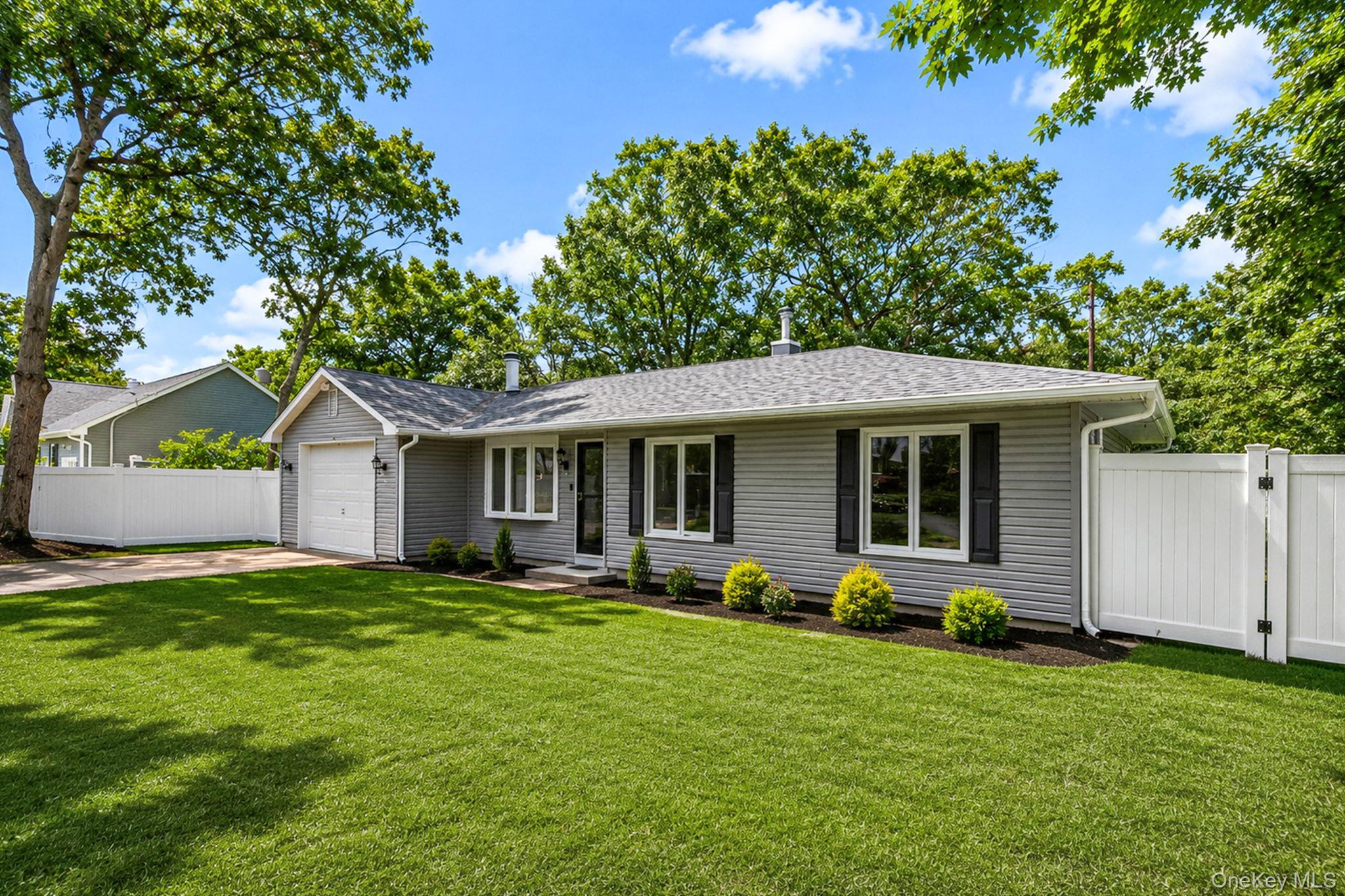 Single Family Decatur Avenue  Suffolk County, NY 11967, MLS-1042139-5