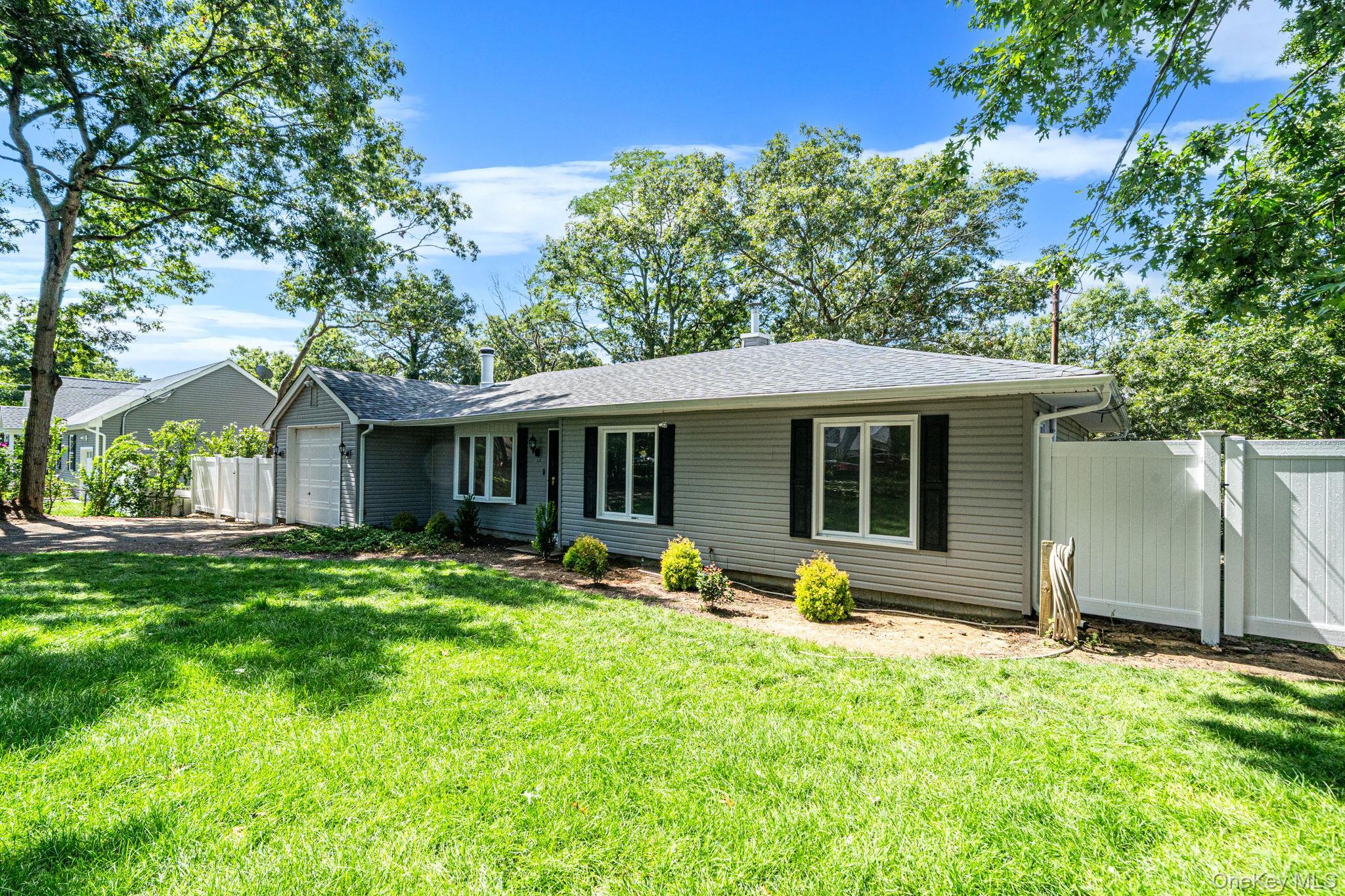 Single Family Decatur Avenue  Suffolk County, NY 11967, MLS-1042139-6