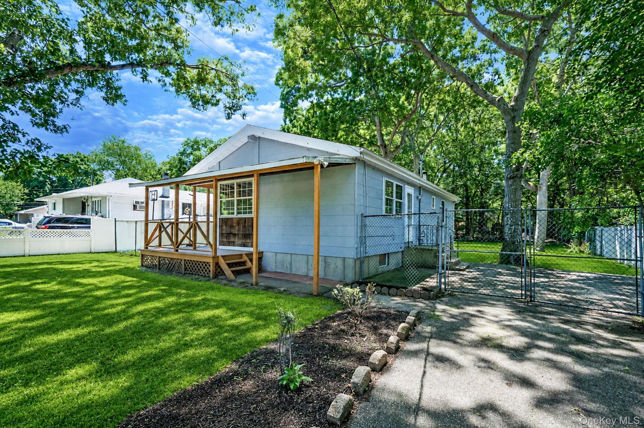Single Family Norfleet Lane Suffolk County, NY 11727, MLS-1042162-2