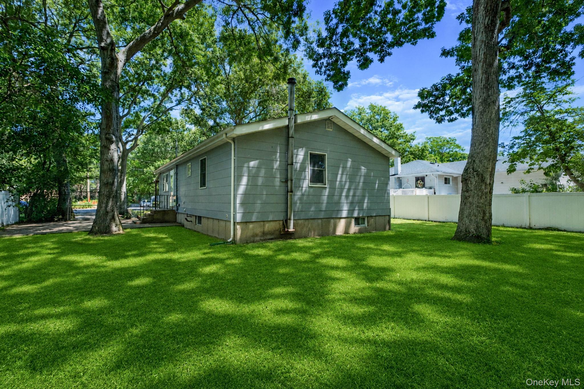 Single Family Norfleet Lane Suffolk County, NY 11727, MLS-1042162-21