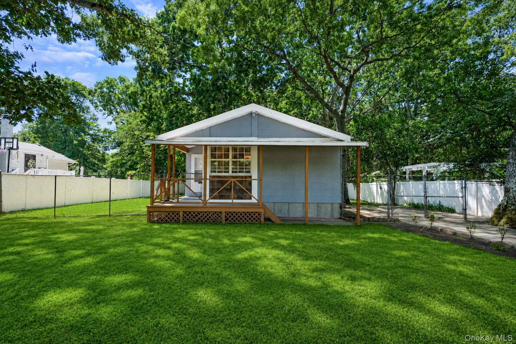 Single Family Norfleet Lane Suffolk County, NY 11727, MLS-1042162-3