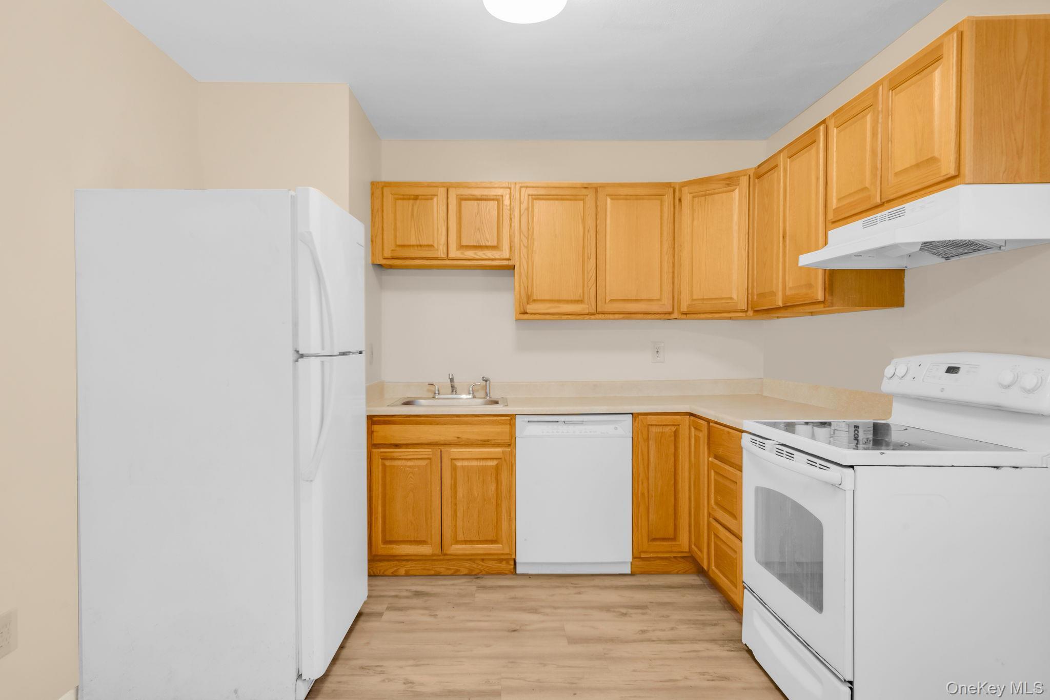 Single Family Norfleet Lane Suffolk County, NY 11727, MLS-1042162-7