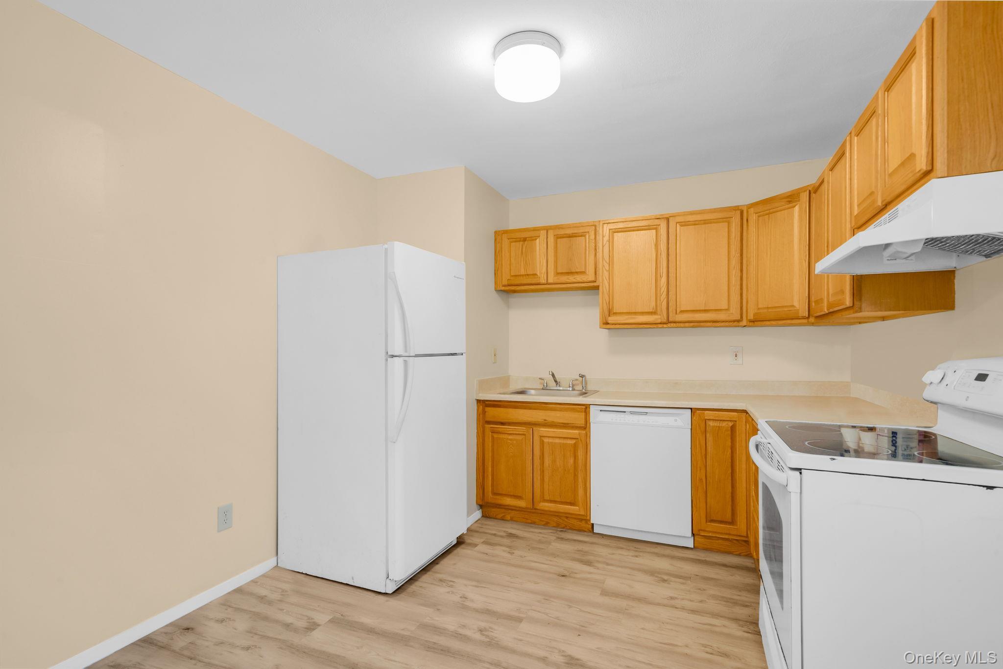 Single Family Norfleet Lane Suffolk County, NY 11727, MLS-1042162-8
