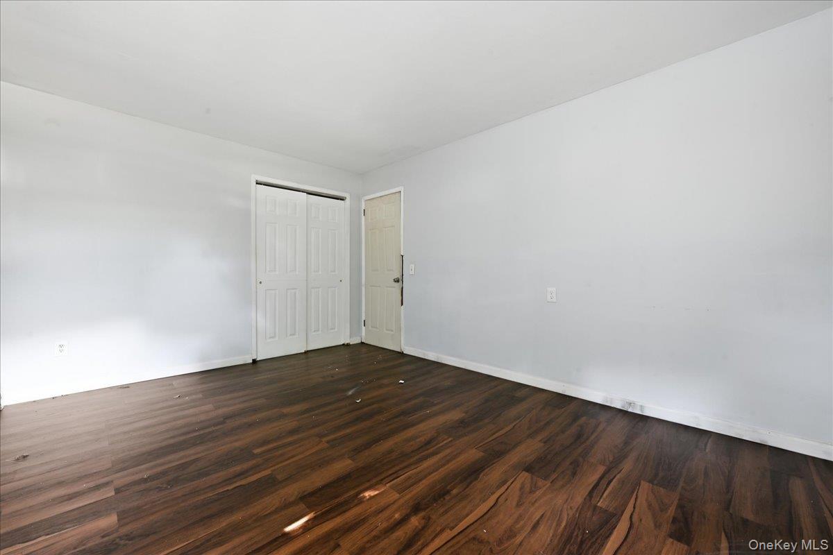 Single Family Bay Shore Avenue  Suffolk County, NY 11706, MLS-1042181-15