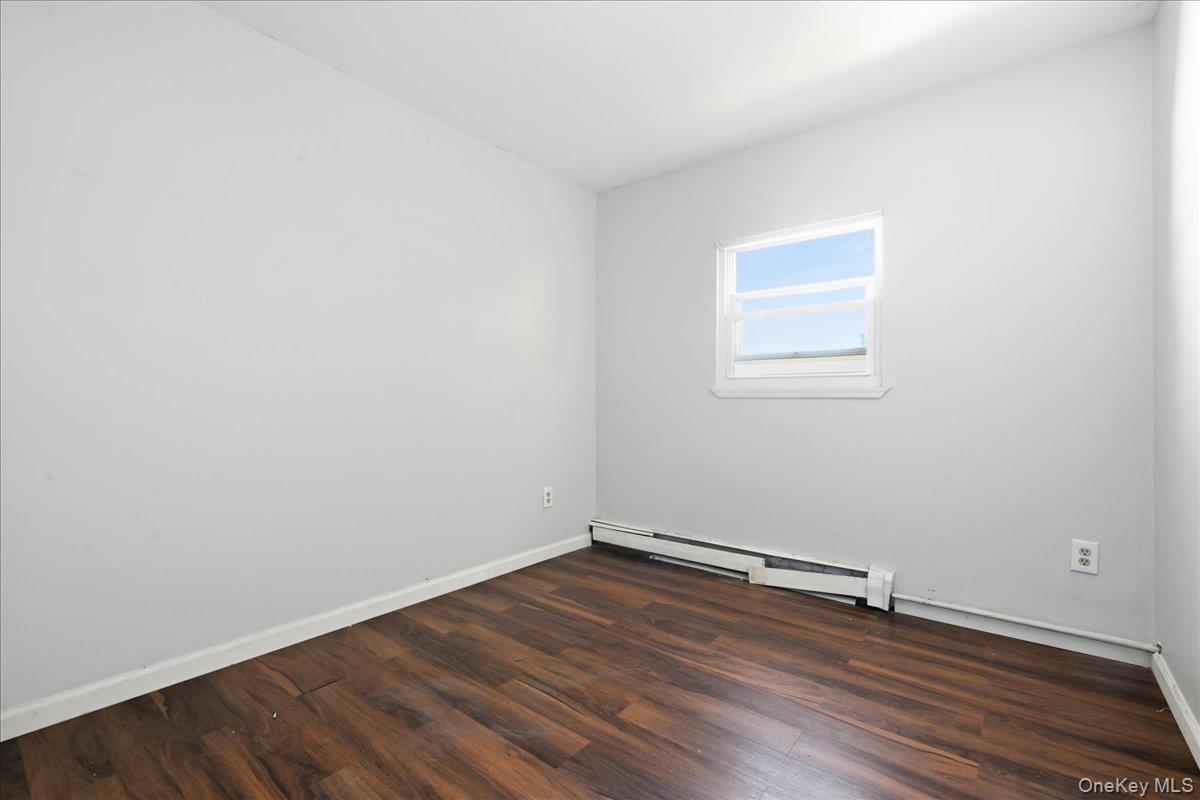 Single Family Bay Shore Avenue  Suffolk County, NY 11706, MLS-1042181-18
