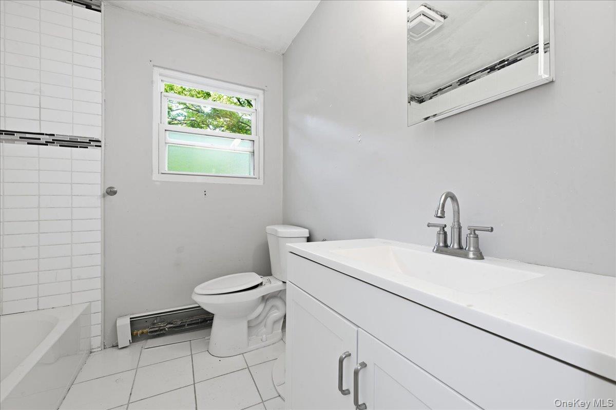 Single Family Bay Shore Avenue  Suffolk County, NY 11706, MLS-1042181-20