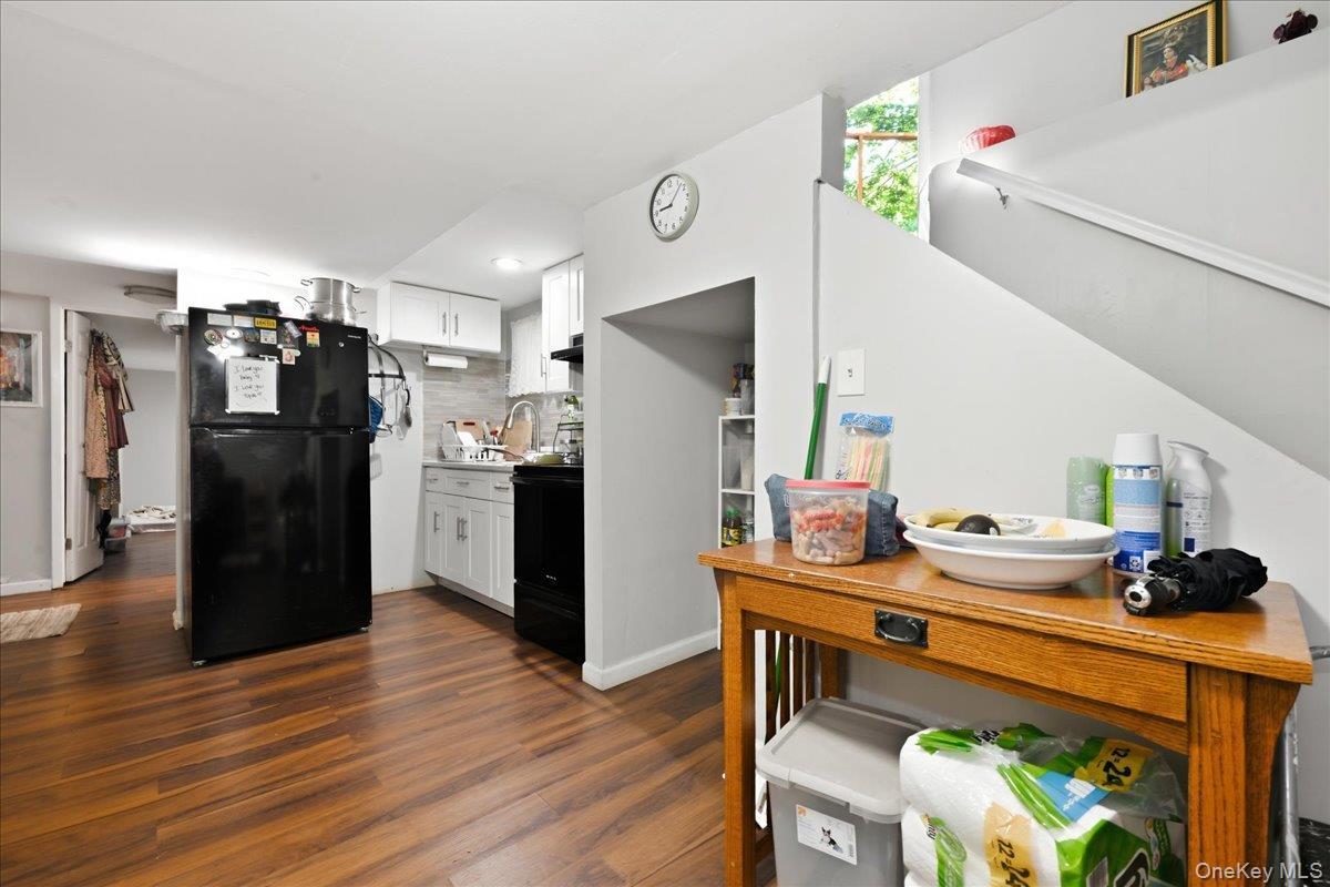 Single Family Bay Shore Avenue  Suffolk County, NY 11706, MLS-1042181-21