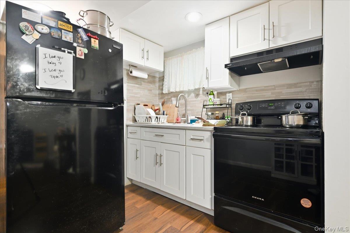 Single Family Bay Shore Avenue  Suffolk County, NY 11706, MLS-1042181-23
