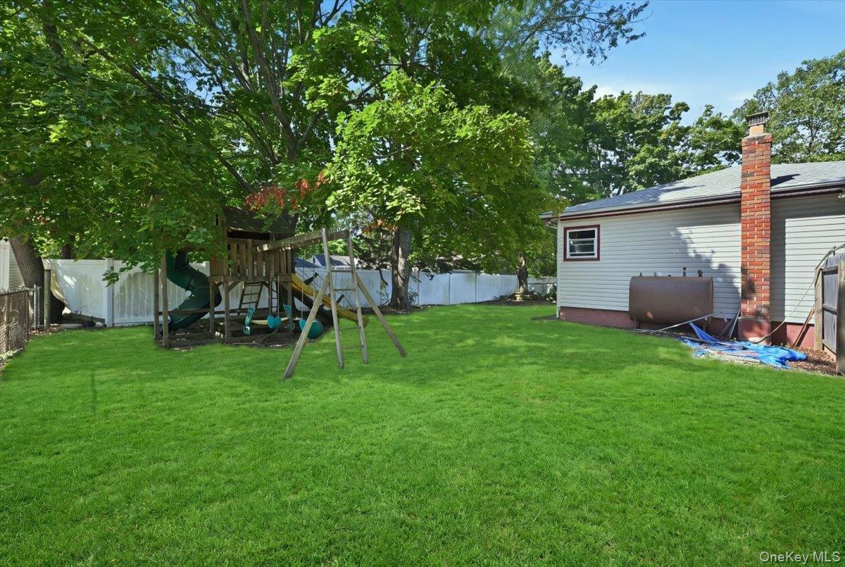 Single Family Bay Shore Avenue  Suffolk County, NY 11706, MLS-1042181-33