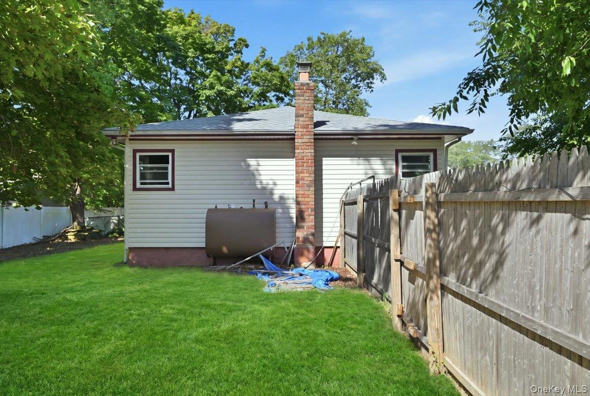 Single Family Bay Shore Avenue  Suffolk County, NY 11706, MLS-1042181-34