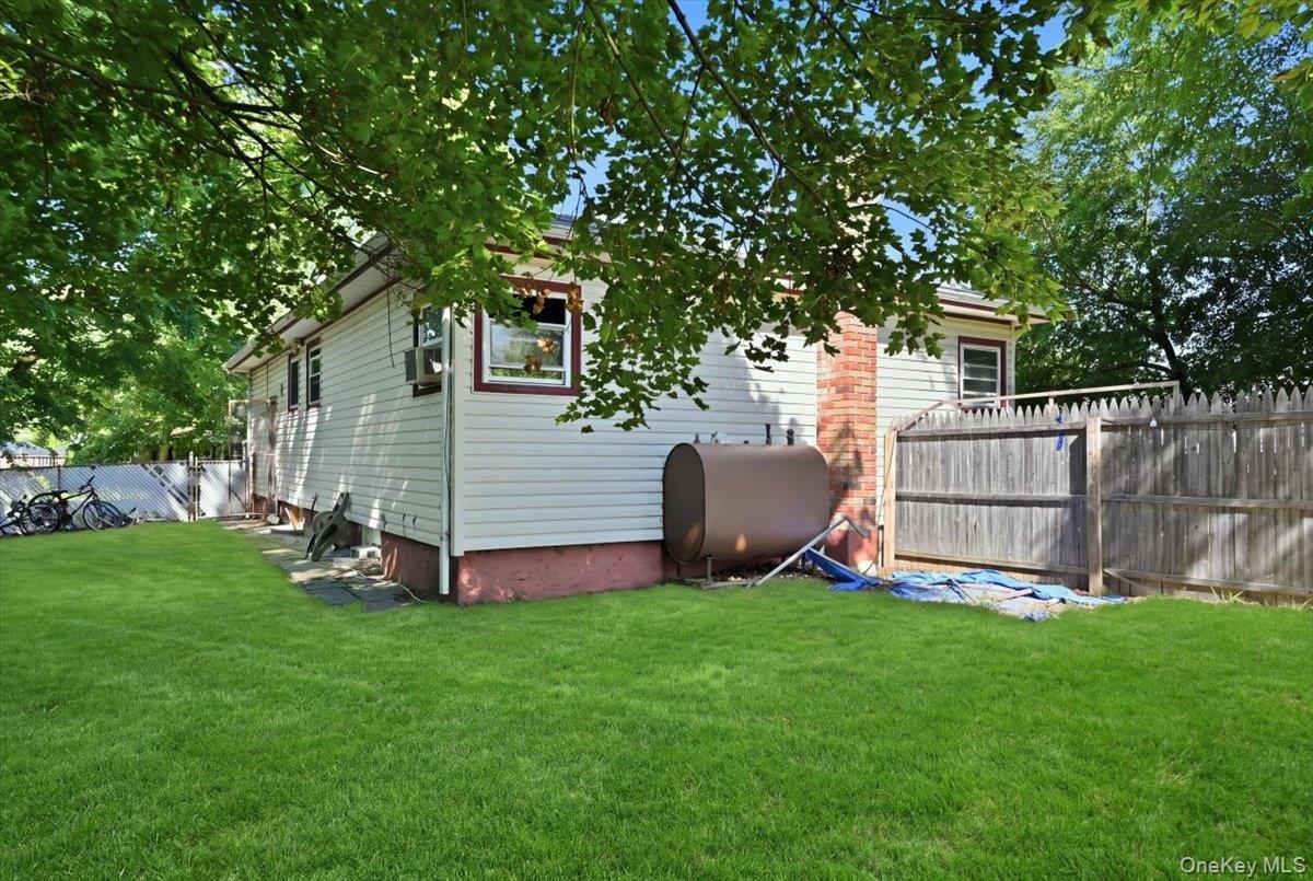 Single Family Bay Shore Avenue  Suffolk County, NY 11706, MLS-1042181-38