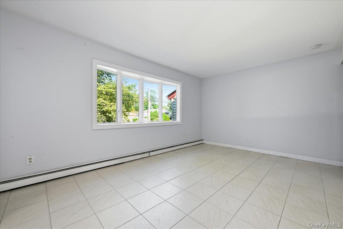 Single Family Bay Shore Avenue  Suffolk County, NY 11706, MLS-1042181-4