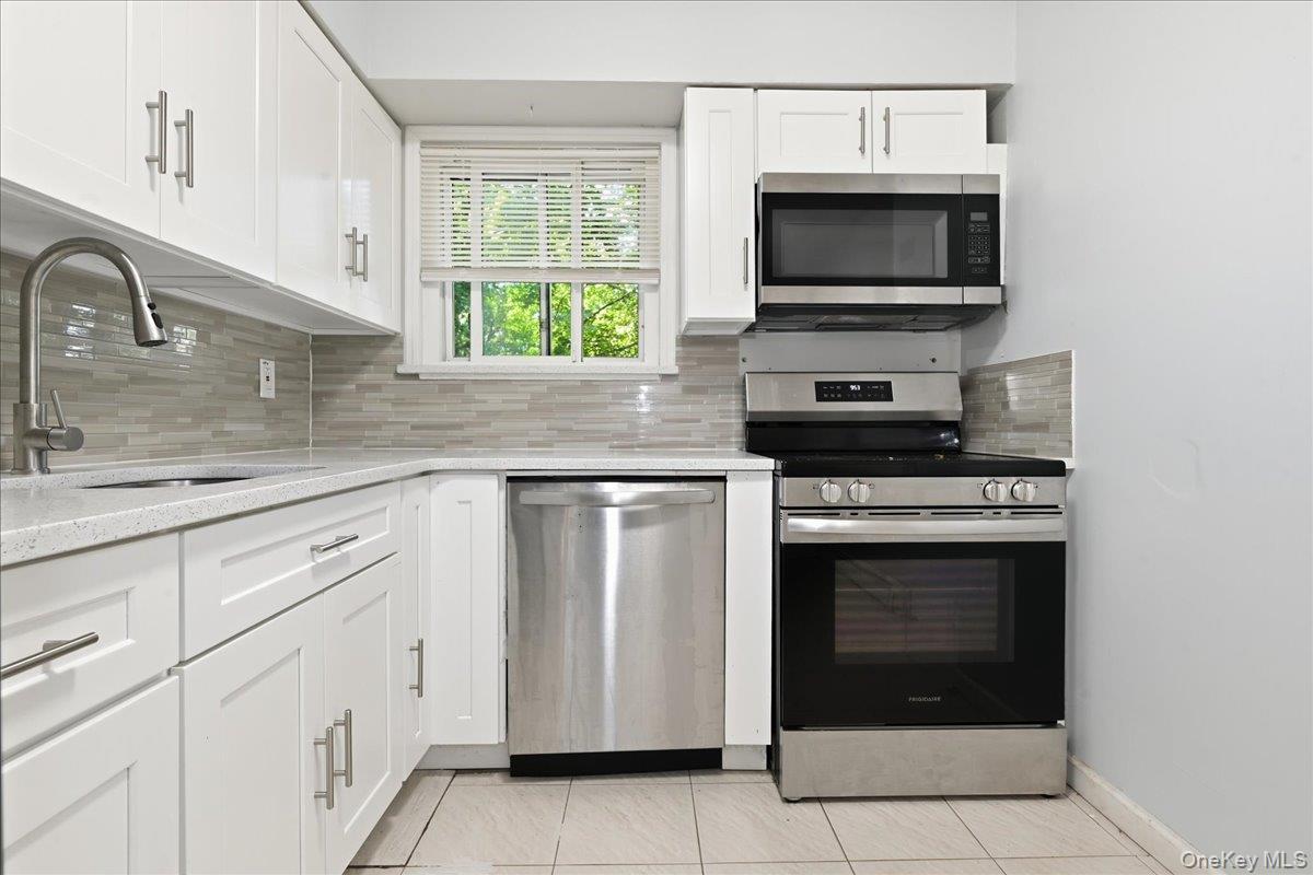 Single Family Bay Shore Avenue  Suffolk County, NY 11706, MLS-1042181-9