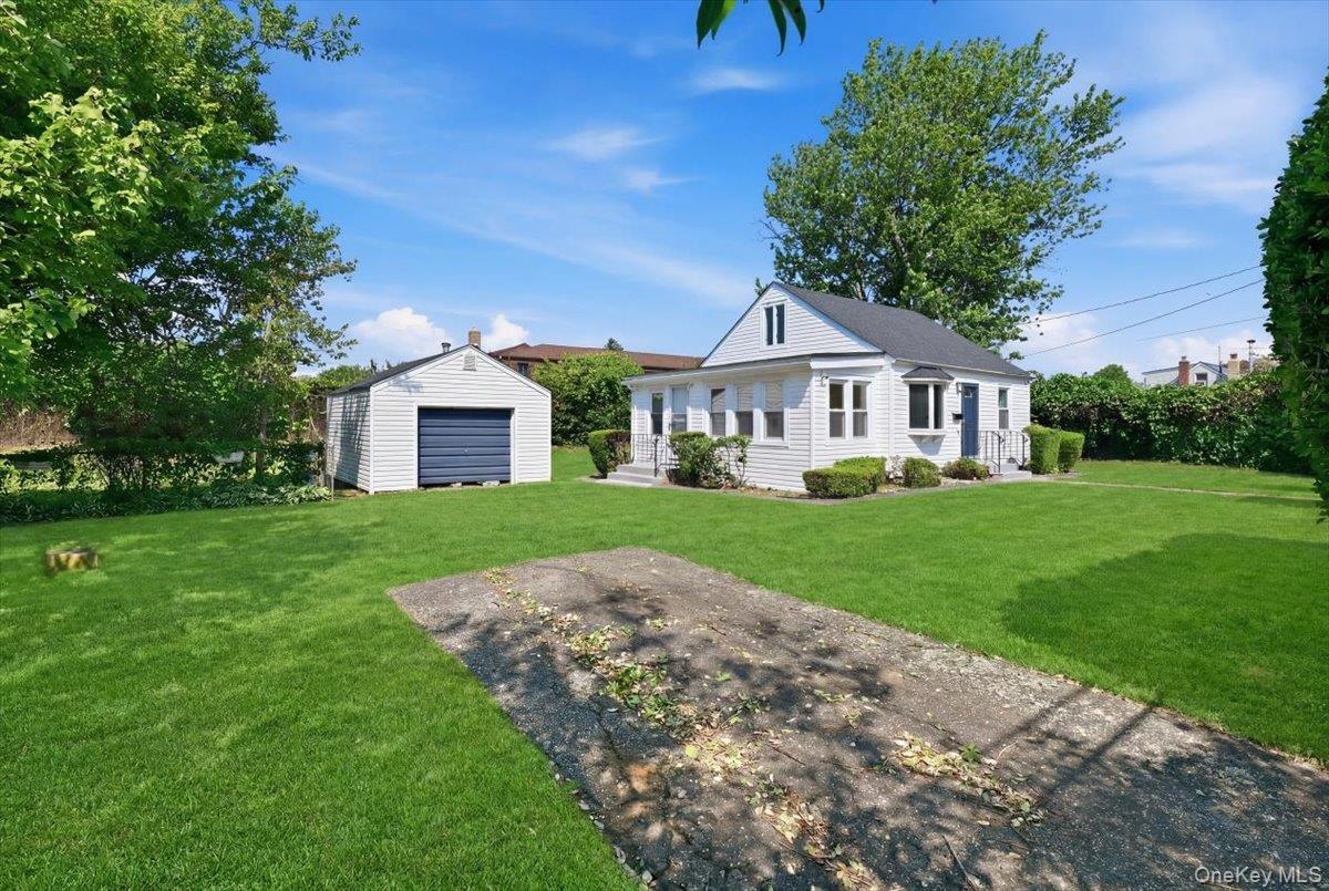 Single Family West Drive Suffolk County, NY 11726, MLS-1042205-2