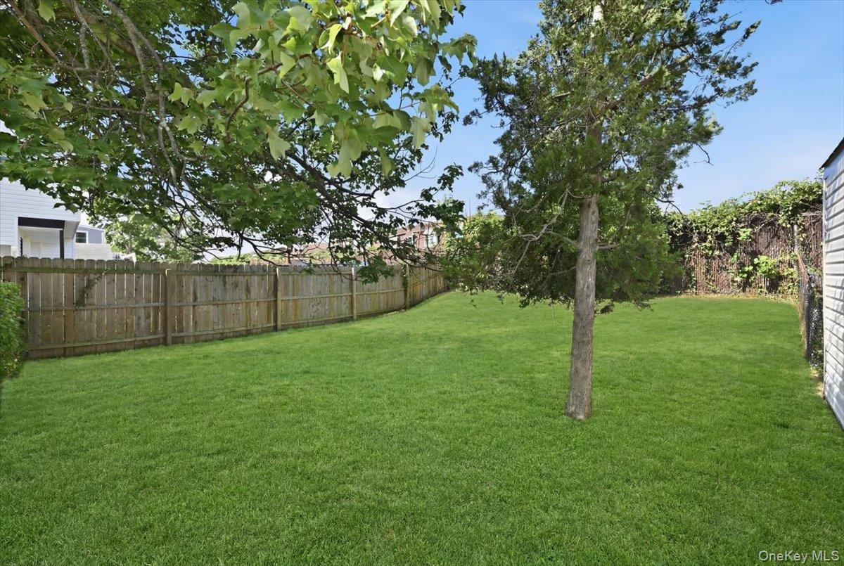 Single Family West Drive Suffolk County, NY 11726, MLS-1042205-26
