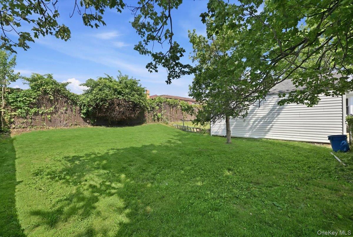 Single Family West Drive Suffolk County, NY 11726, MLS-1042205-28