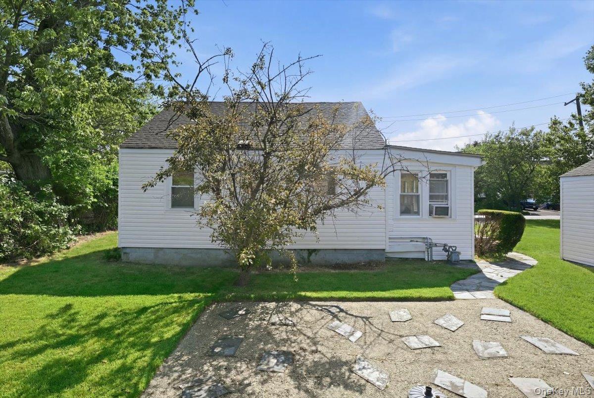 Single Family West Drive Suffolk County, NY 11726, MLS-1042205-31