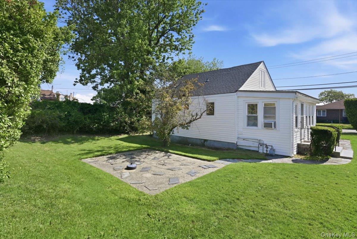 Single Family West Drive  Suffolk County, NY 11726, MLS-1042205-32