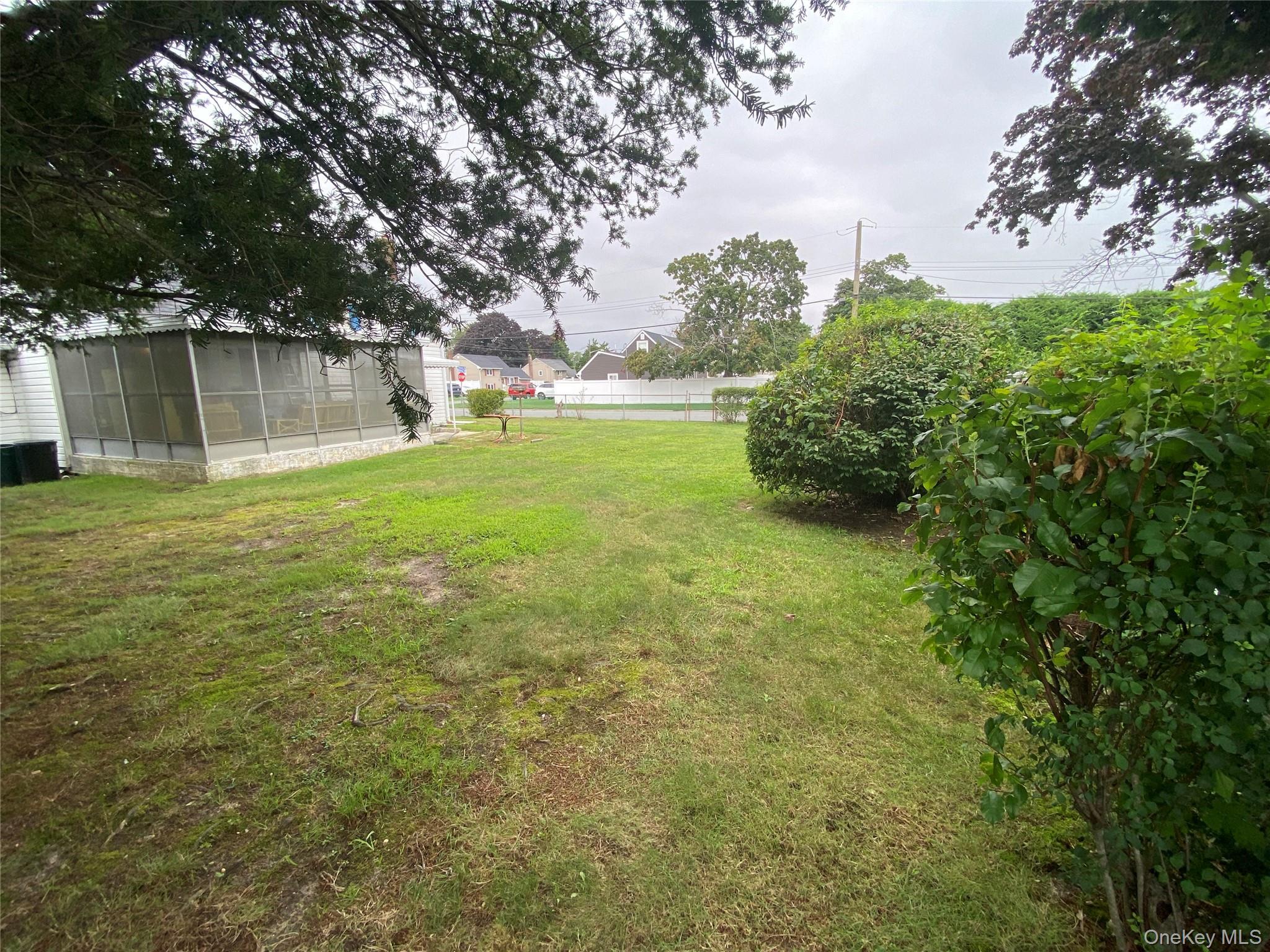 Single Family Stellenwerf Avenue Suffolk County, NY 11752, MLS-1042229-15