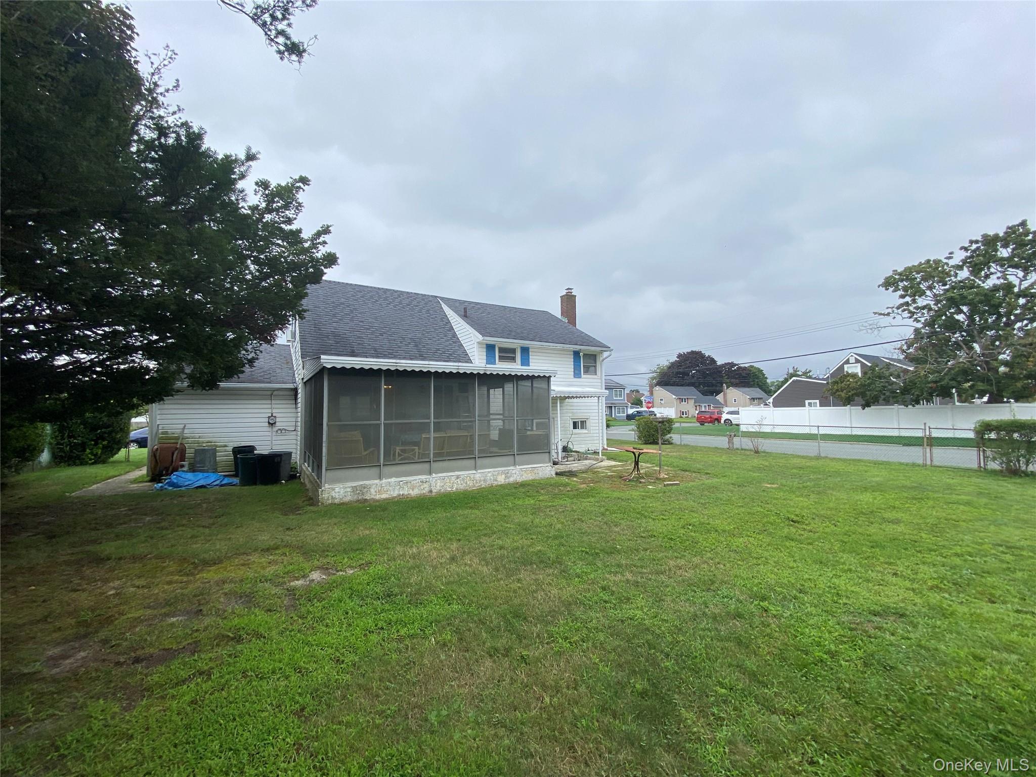 Single Family Stellenwerf Avenue Suffolk County, NY 11752, MLS-1042229-16