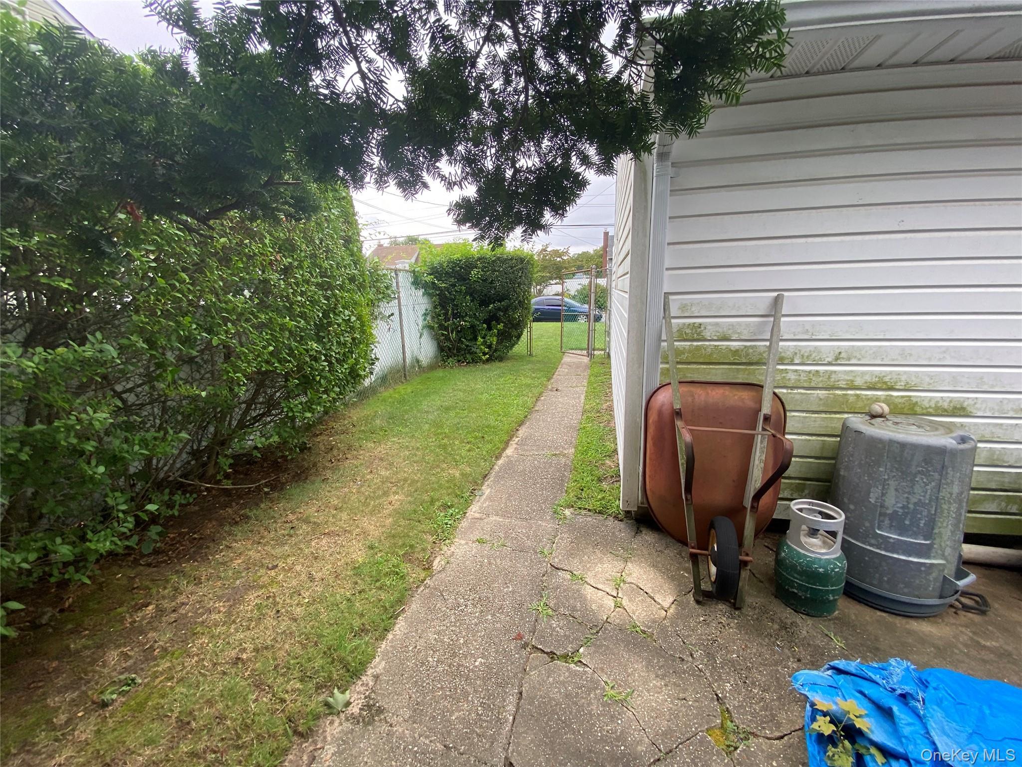 Single Family Stellenwerf Avenue Suffolk County, NY 11752, MLS-1042229-19
